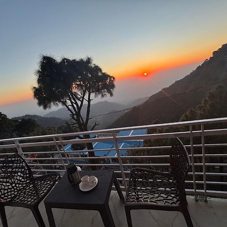 Panormic View By The North Edge Apartment Kasauli Exterior photo