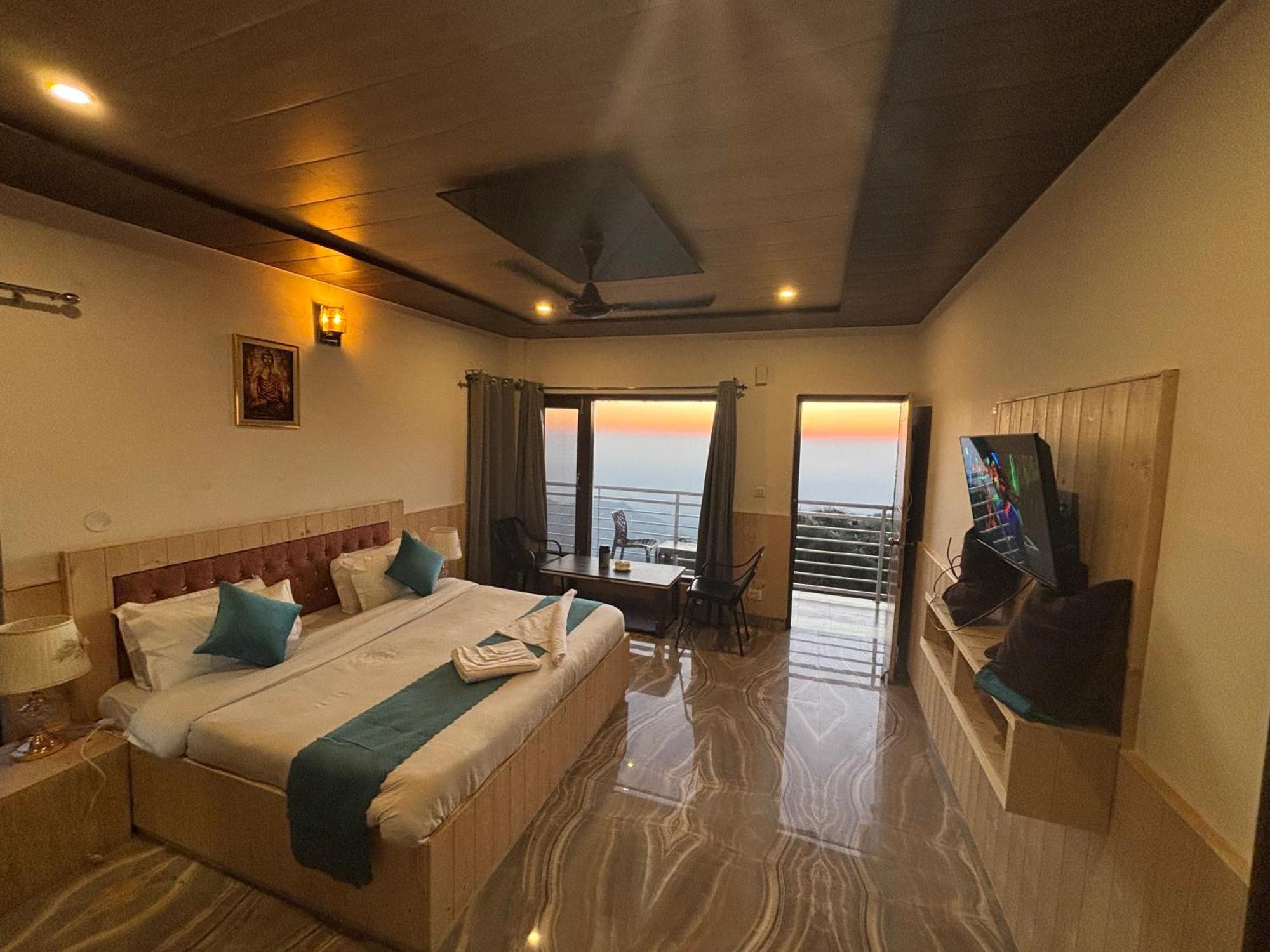 Panormic View By The North Edge Apartment Kasauli Exterior photo